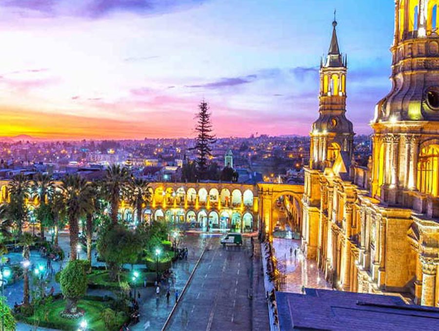 Plaza de Armas y Catedral de Arequipa